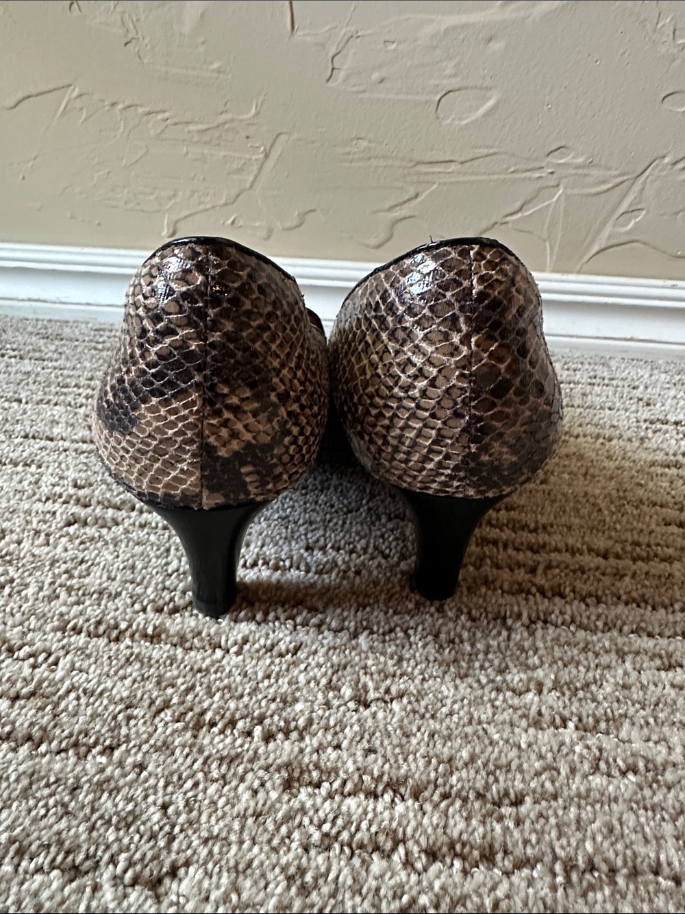 Like new Sofft Snake print heels 8M low heel easy to wear - Picture 7 of 9